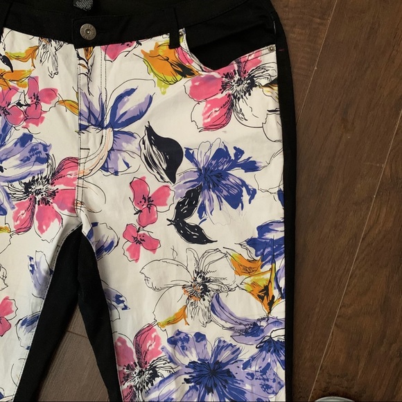 Beautiful Flowered Jeans - Picture 2 of 5